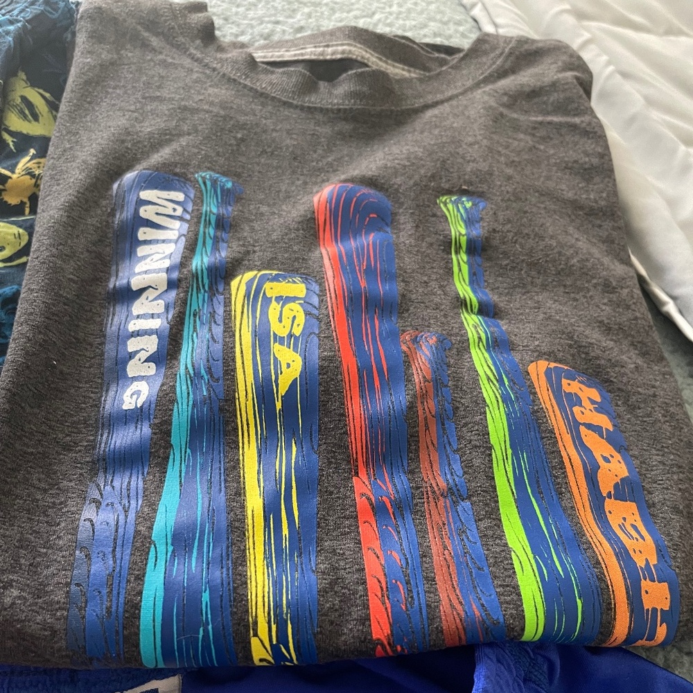 Reebok Tee Multi-Color Baseball Bats EUC!